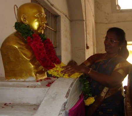 Statue of Thiru Vi Ka in Wesley School